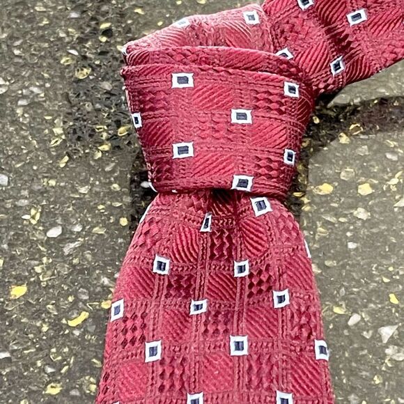 Canali Burgundy Silk Tie. - Picture 5 of 9